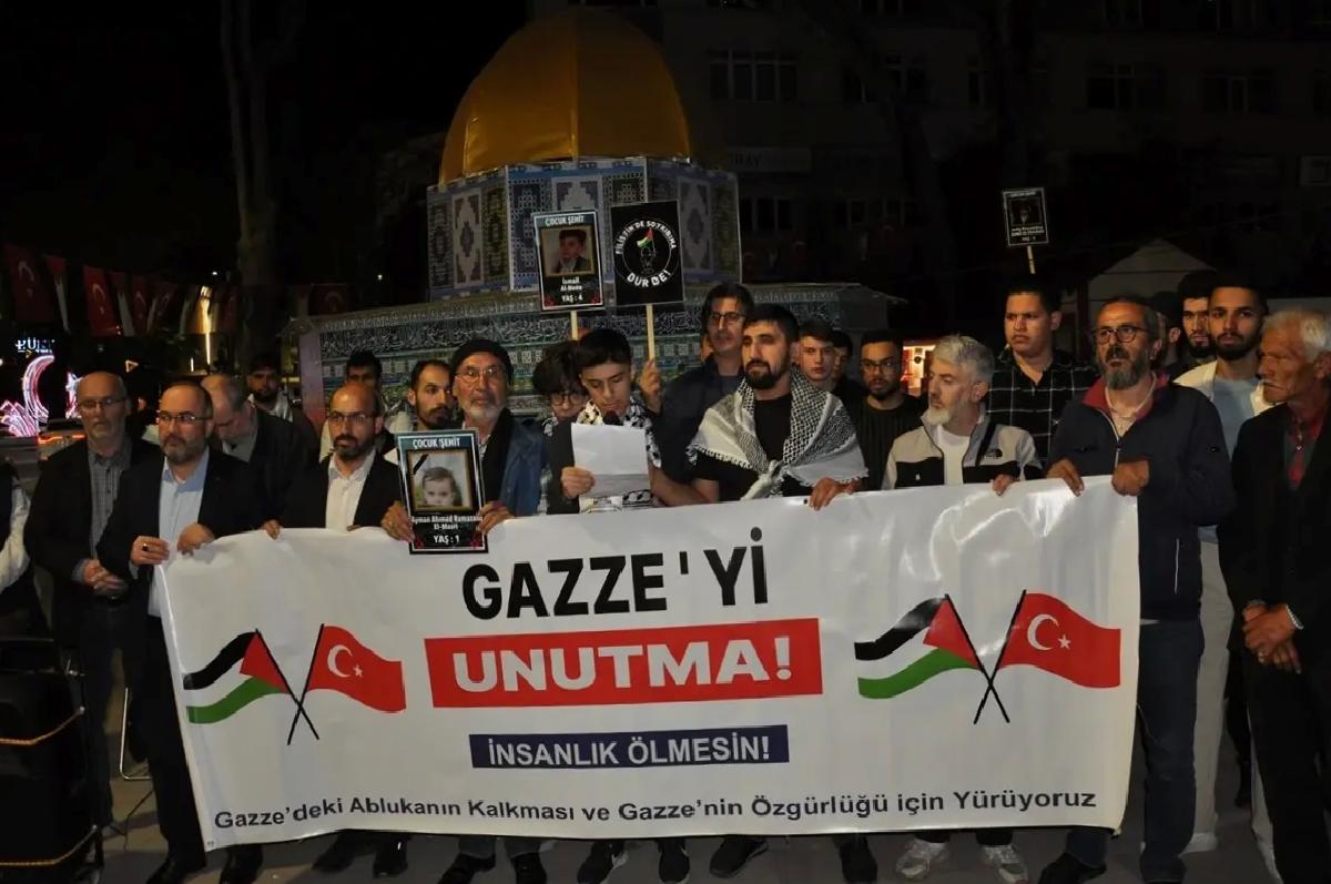 Kütahya’da vatandaşlar Gazze için “sessiz yürüyüş” yaptı