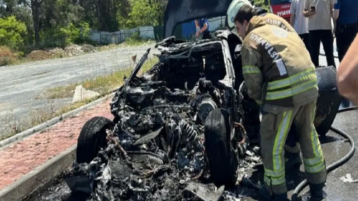 Lüks Araçta Yangın: Başkanın Oğlu Kurtuldu