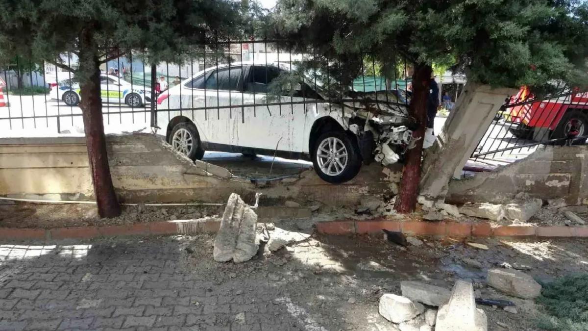 Malatya’da Kaza: Otomobil Alev Aldı