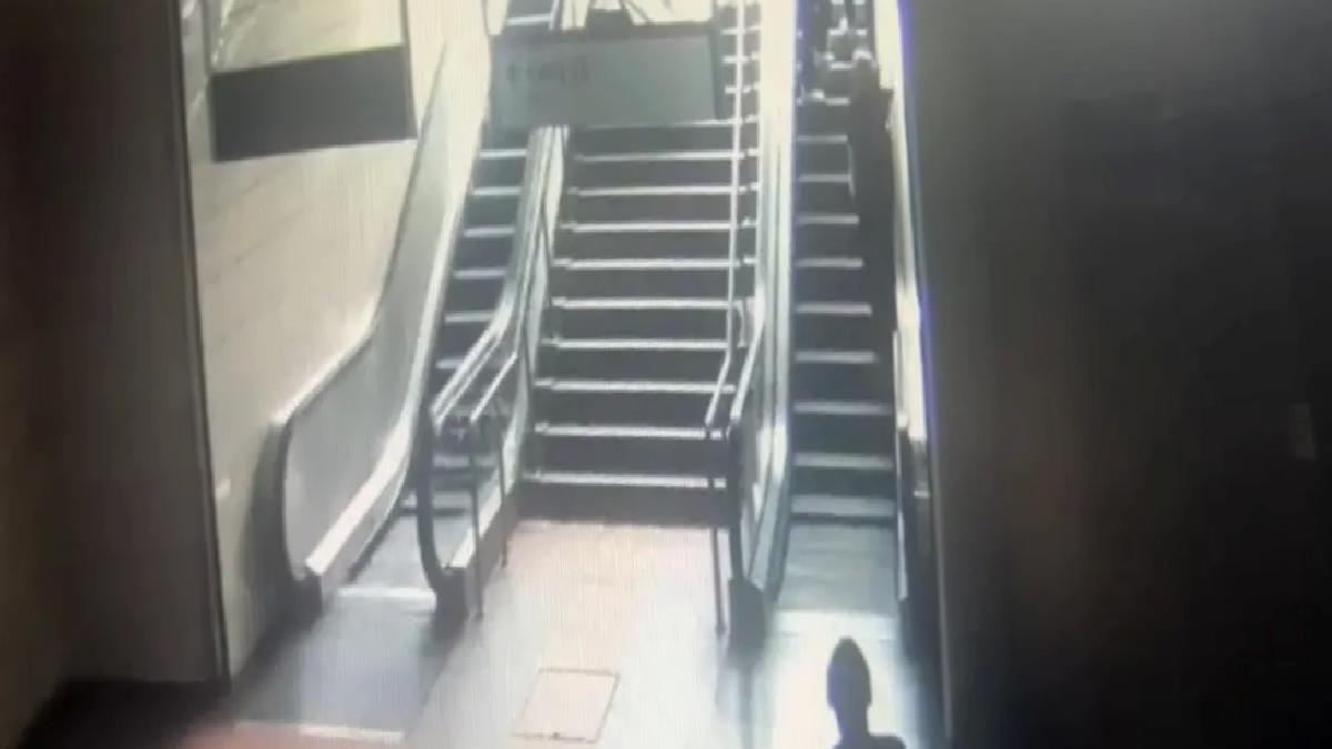 Maltepe Metro’da Reklam Panosu Kadına Düştü