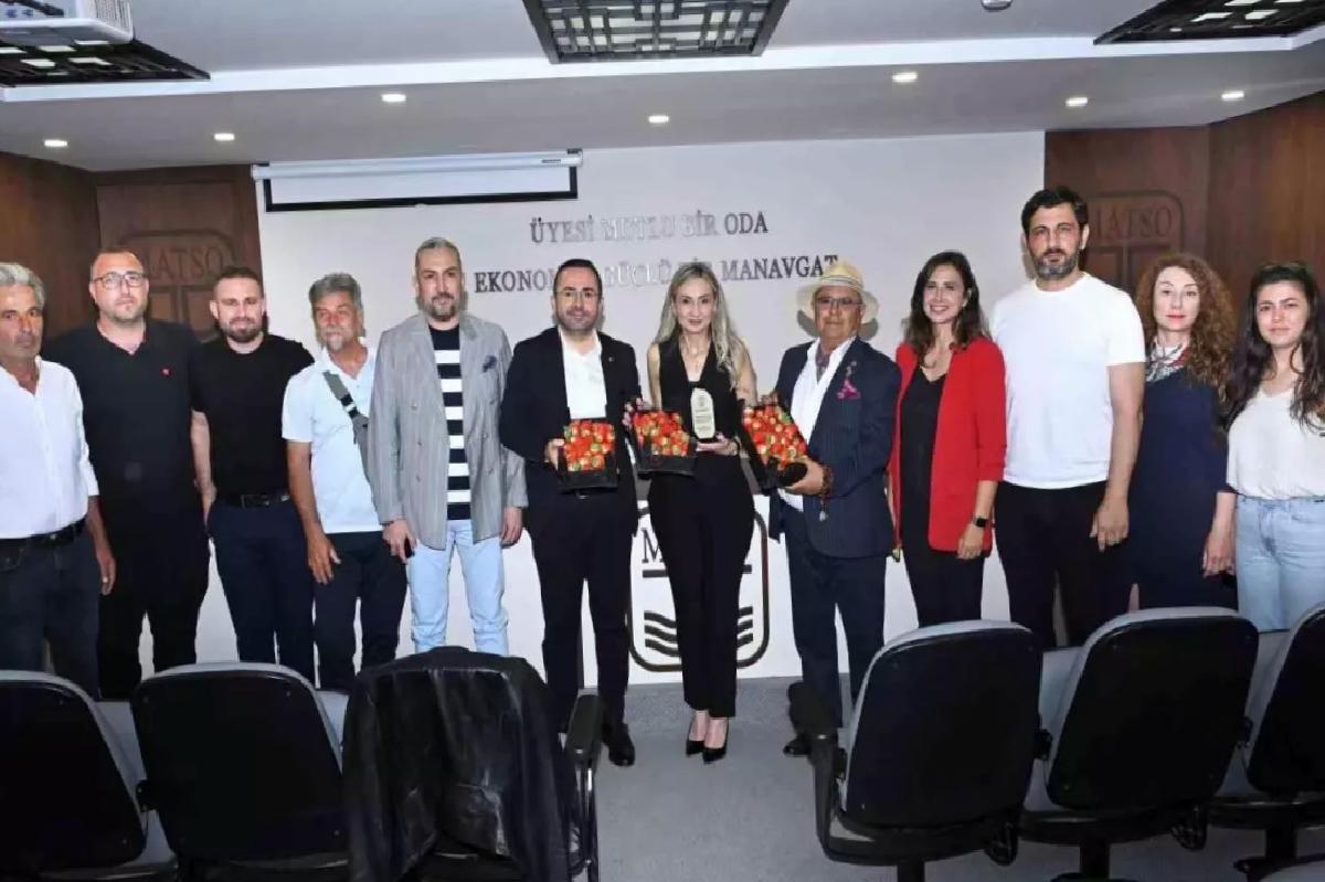 Manavgat’ta Topraksız Tarım ve Çilek Üretimi Gelişiyor