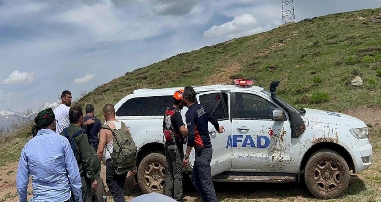 Mantar Toplarken Kayalıklardan Düştü