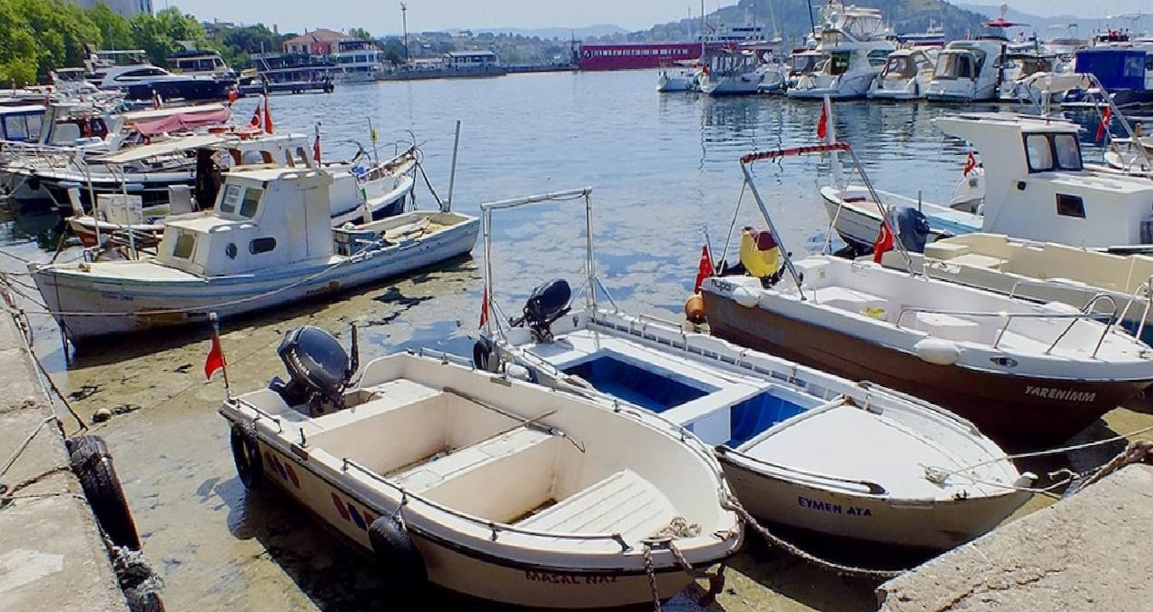 Marmara’da yine ortaya çıktı… Teknelerin etrafını sardı