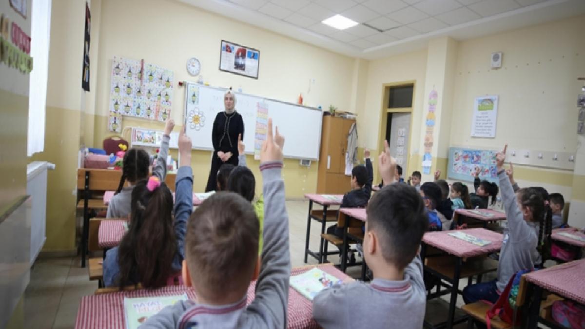 MEB: Öğretmenlerin şehir içi yer değiştirme başvuruları başlıyor