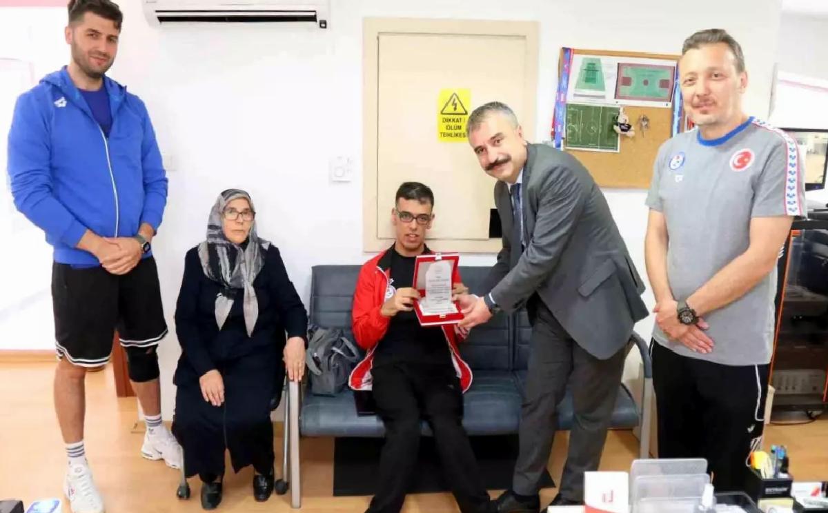 Mehmet Bakır Eğilmez: Paralimpik Yüzmede Başarı Hikayesi