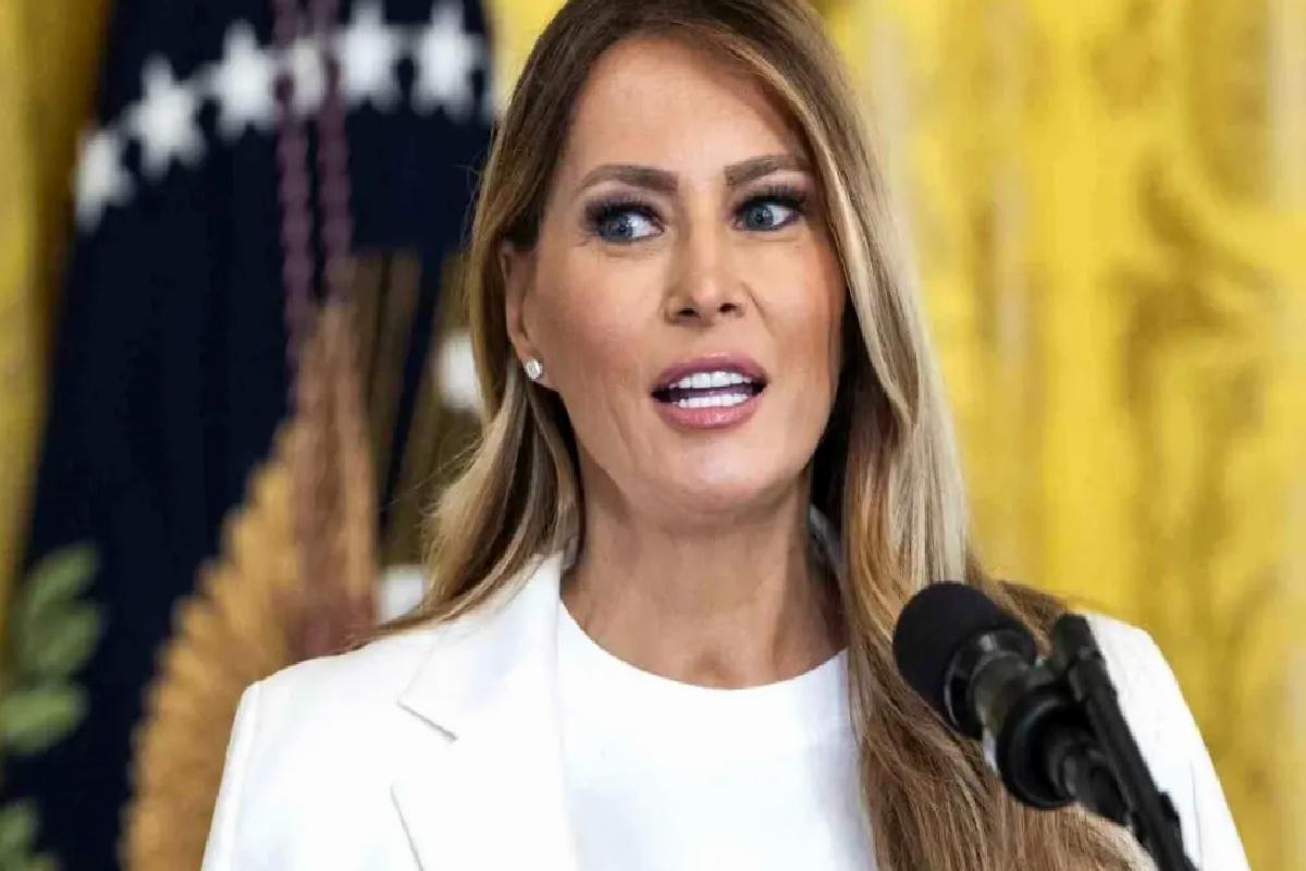 Melania Trump’ın Heykeli Çalındı