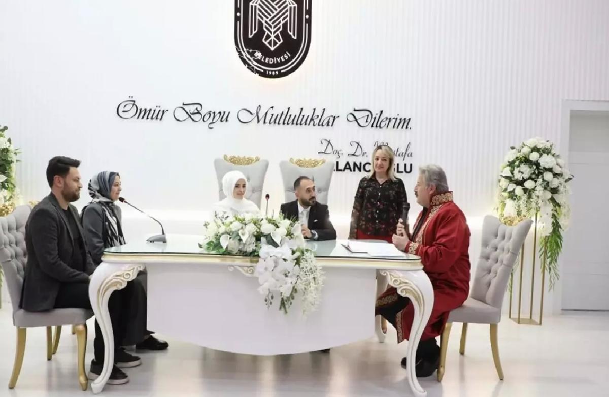 Melikgazi’nin Yenilenen Nikah Salonu Açıldı