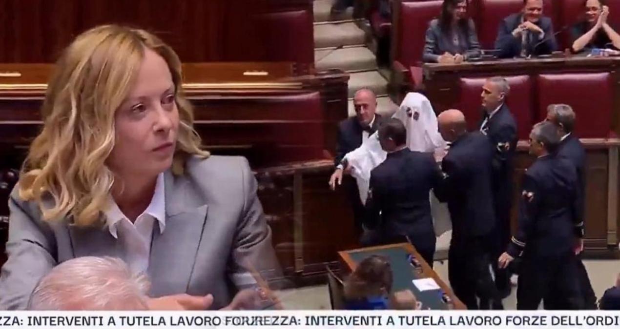 Meloni’yi eleştiren hayalet kostümlü vekil yaka paça meclisten atıldı