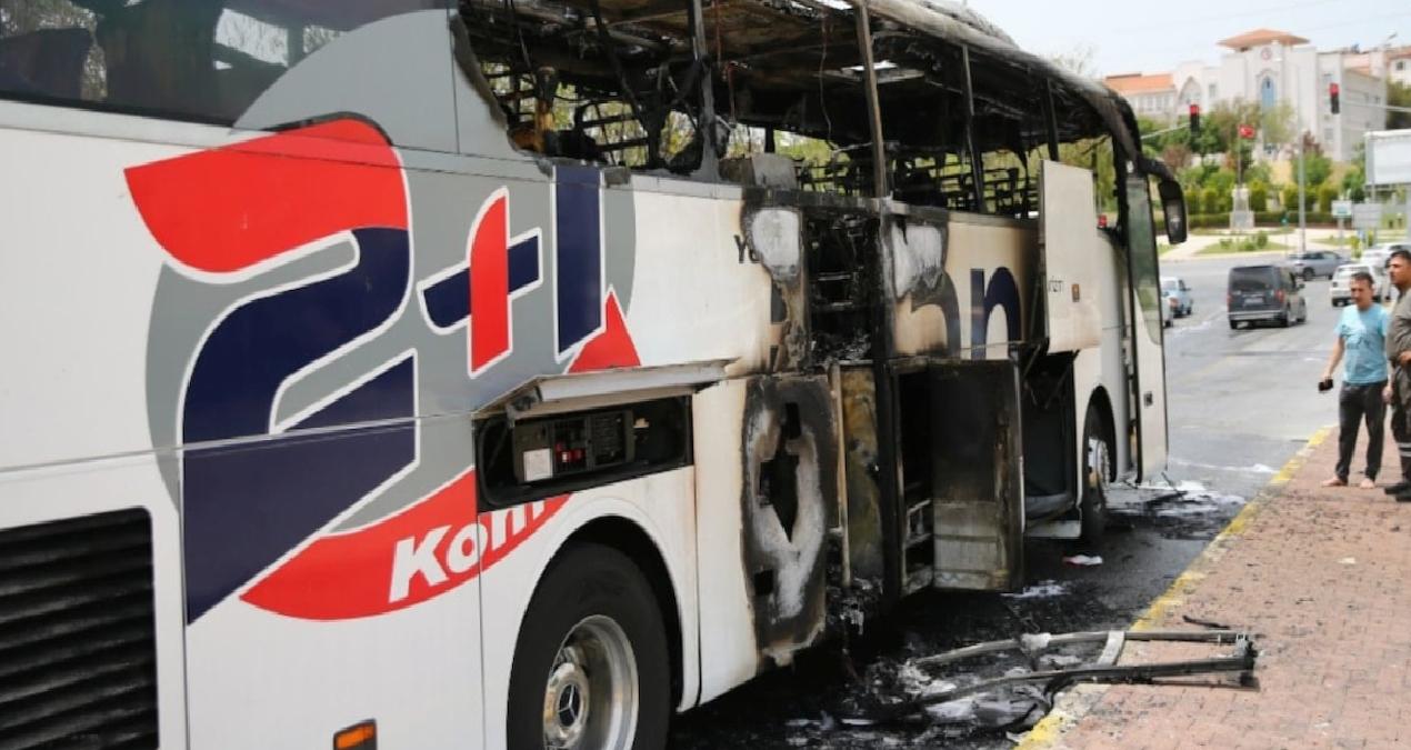 Mersin’de seyir halindeki yolcu otobüsü yandı