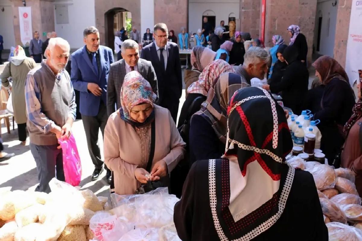 Merzifon’da Kermesle Destek