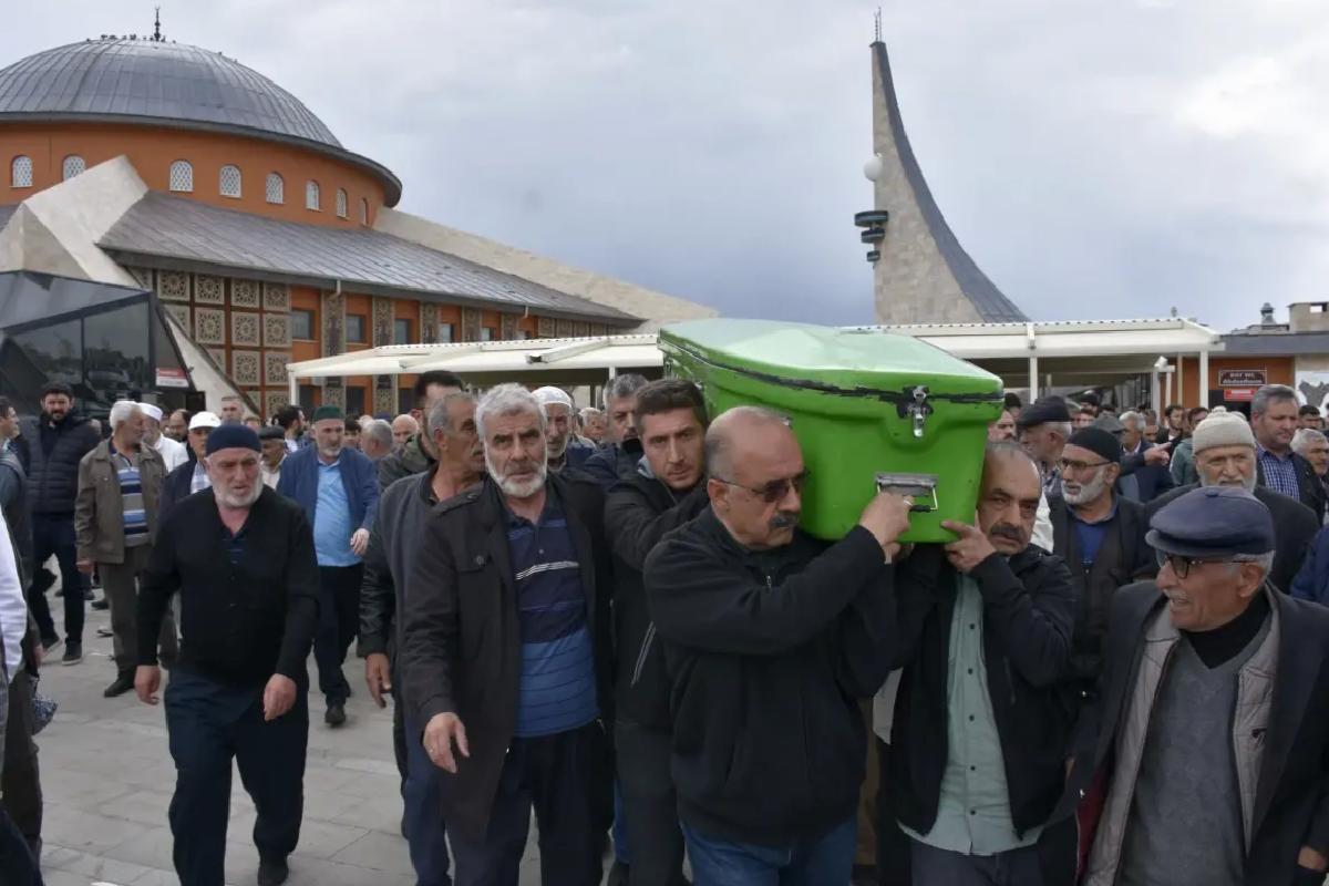 Metrobüs Kazası: Ebru Heper Son Yolculuğuna Uğurlandı