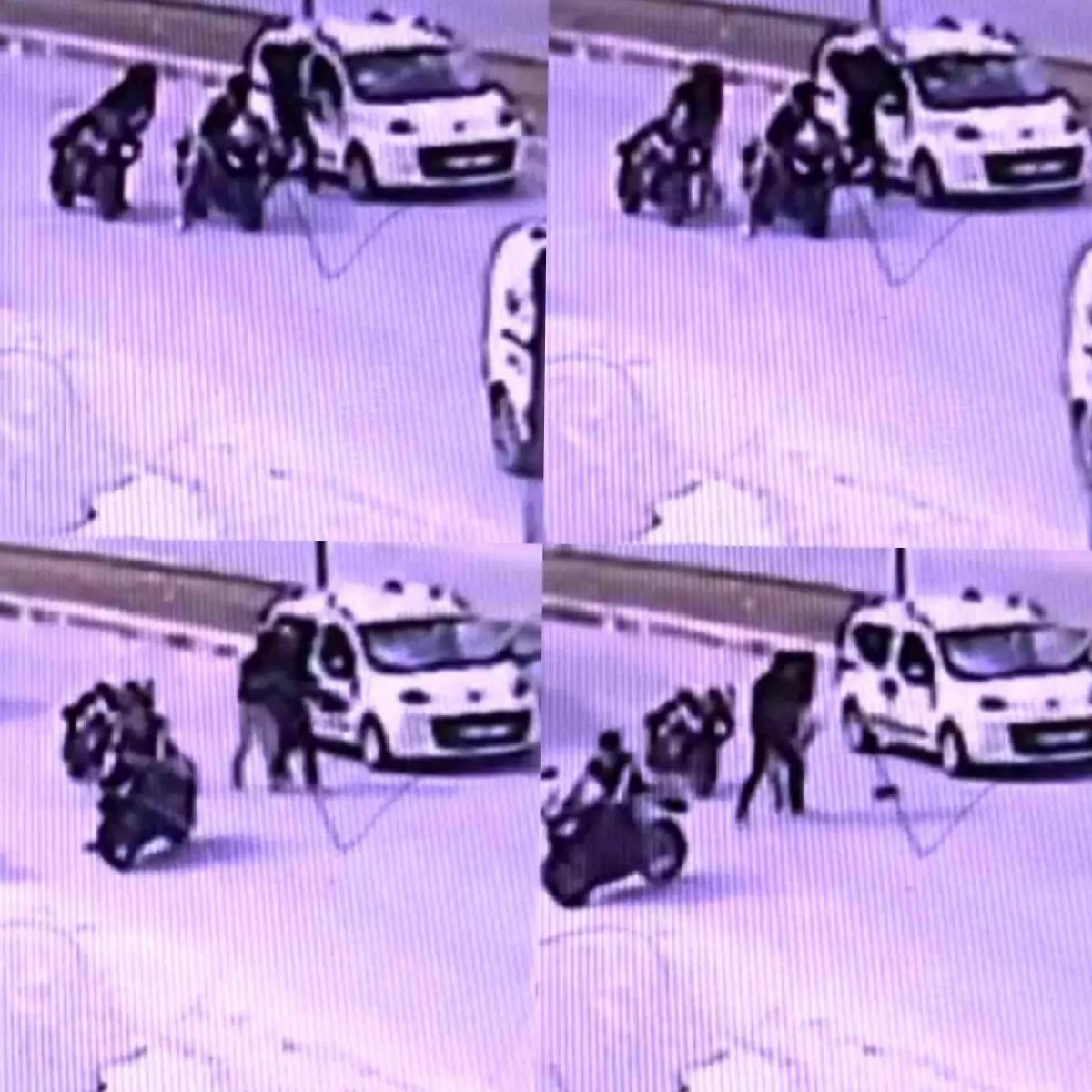 Motosiklet Sürücüsü Kaskla Araca Saldırdı