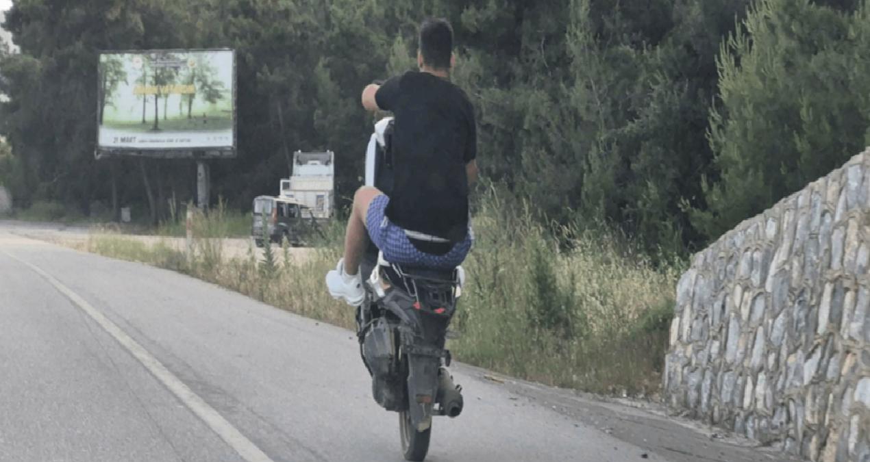 Motosiklet sürücüsünün tehlikeli yolculuğu kamerada
