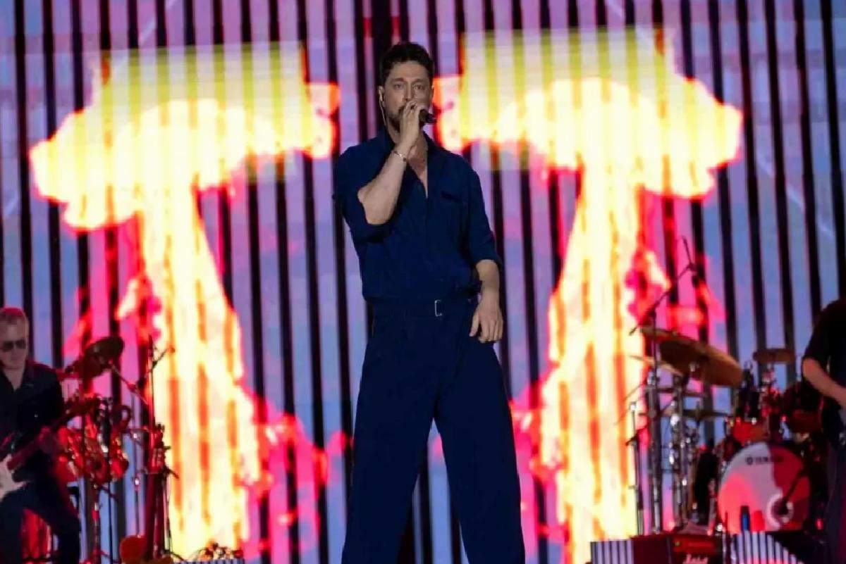 Murat Boz Manisa’da Coşku Dolu Konser Verdi