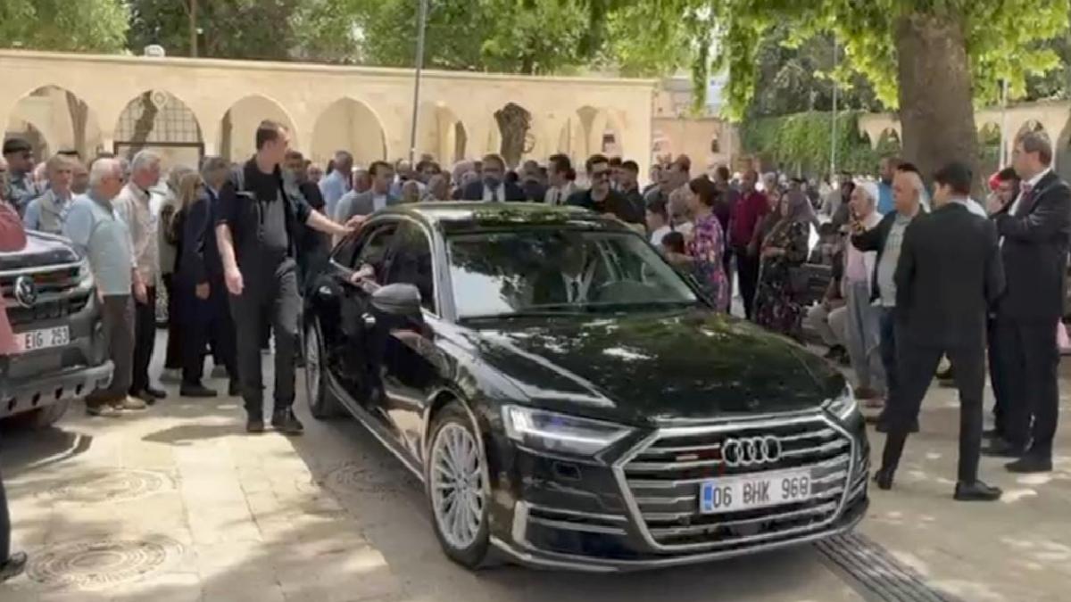 Müsavat Dervişoğlu’ndan tepki çeken hareket
