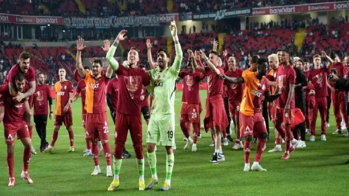 Muslera, 18. Kupasını Kazandı