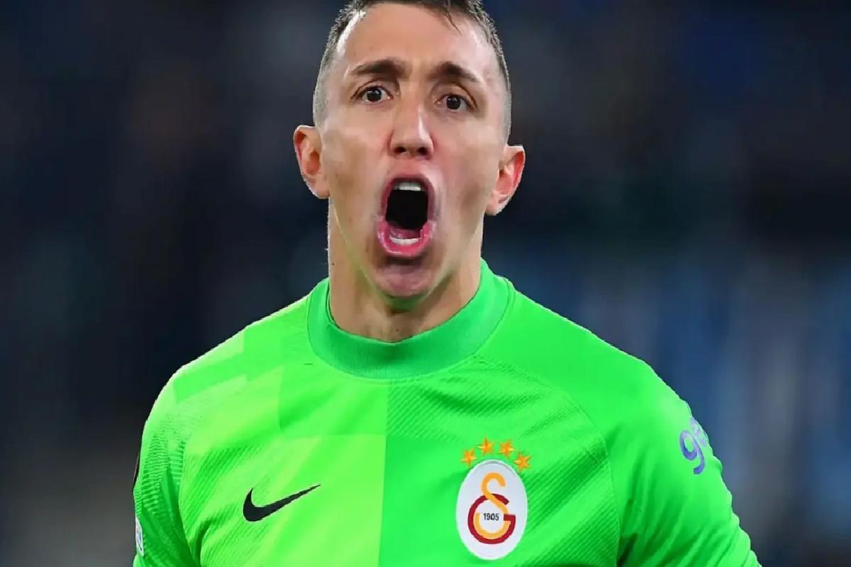 Muslera şampiyonluk maçında penaltı attı