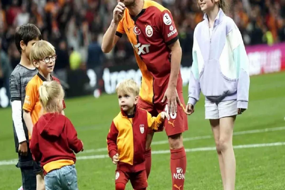 Muslera ve Mertens’ten Taraftarlara 3’lü