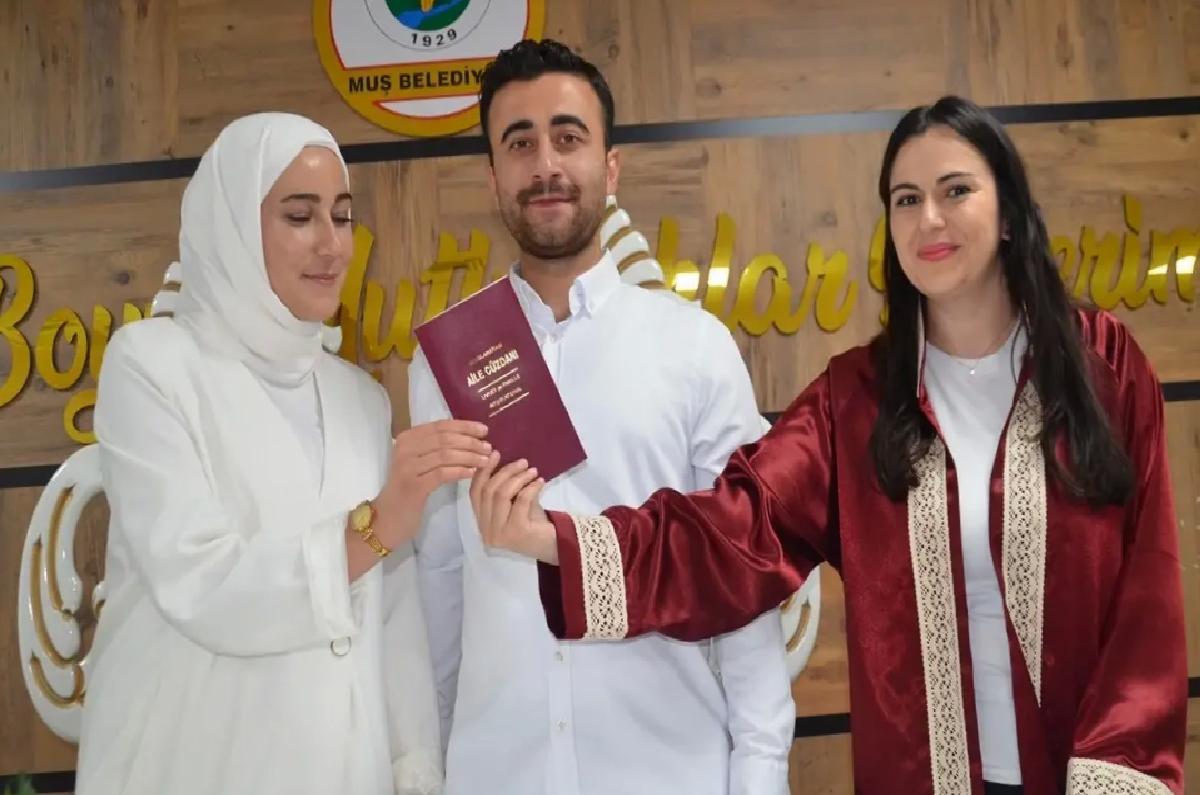 Muş’ta Özel Tarihte Nikah Töreni