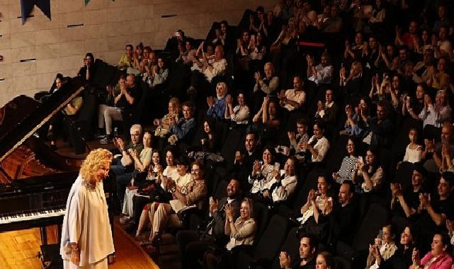 Nilüfer Senfoni Orkestrası ilk konserinde Gülsin Onay’ı ağırladı