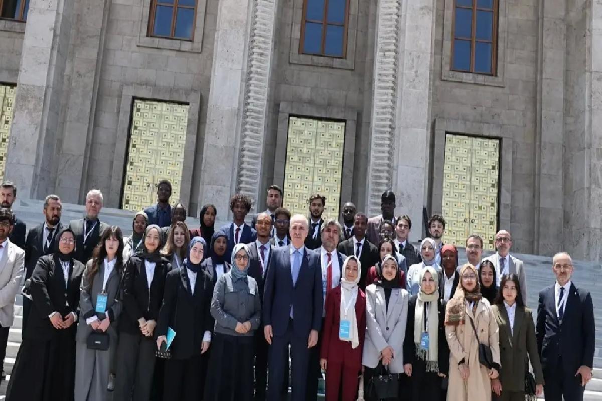 Numan Kurtulmuş, Öğrencilerle Buluştu