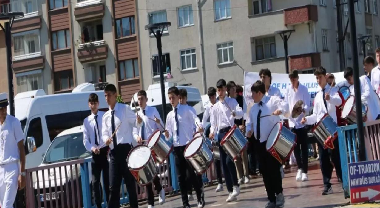 Of’ta Gençlik Yürüyüşü Yapıldı