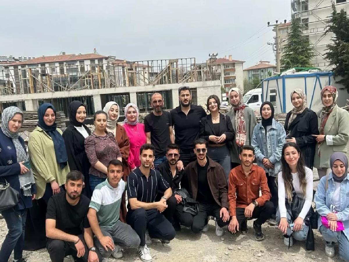 Öğrencilerden İnşaat İşçilerine Destek