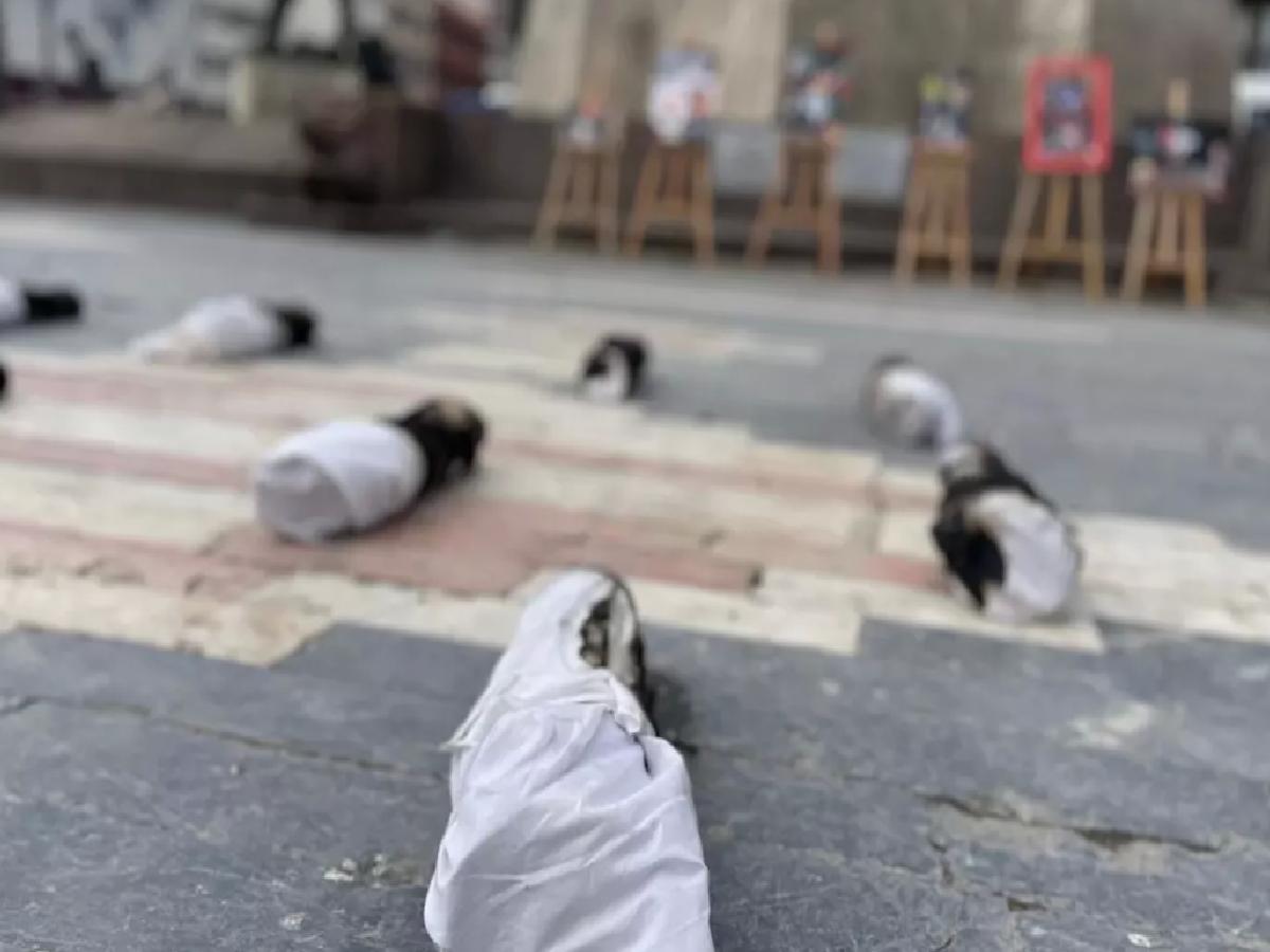 Öğretim görevlisinden Ankara’da kefenli Gazze protestosu