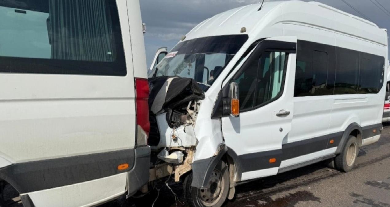 Öğretmen servisleri çarpıştı; 28 yaralı