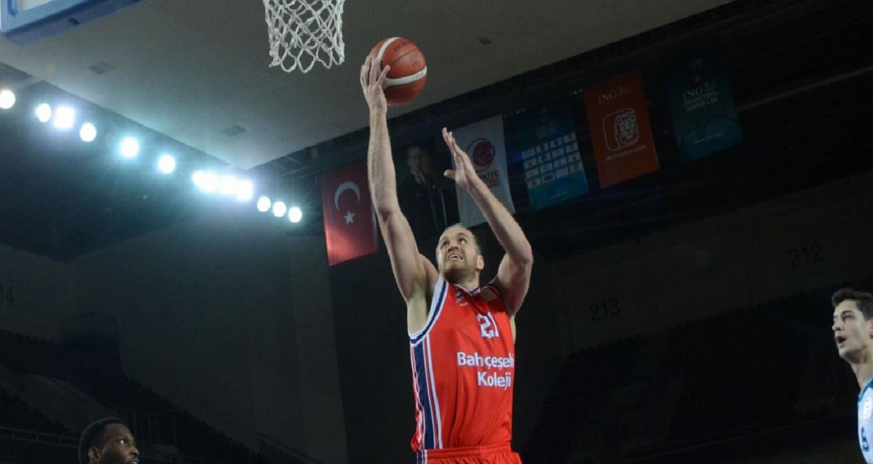 Oğuz Savaş, aktif basketbol kariyerini noktaladı