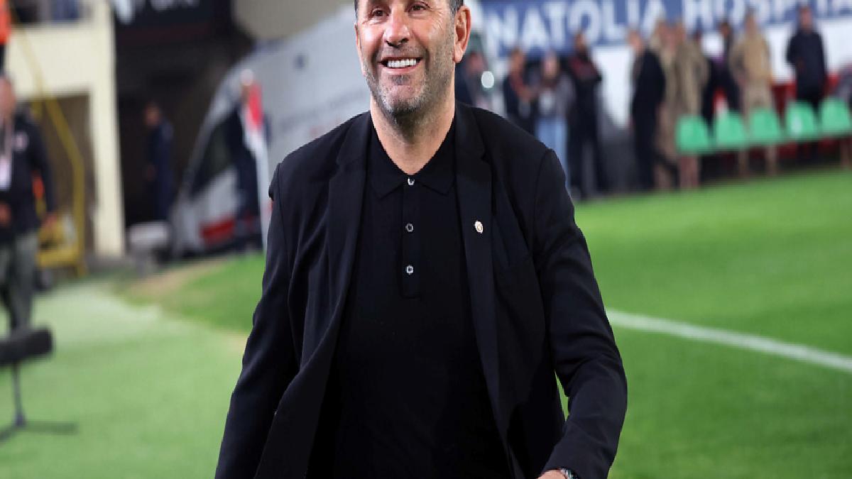 Okan Buruk, kişisel müzesine bir kupa daha koydu