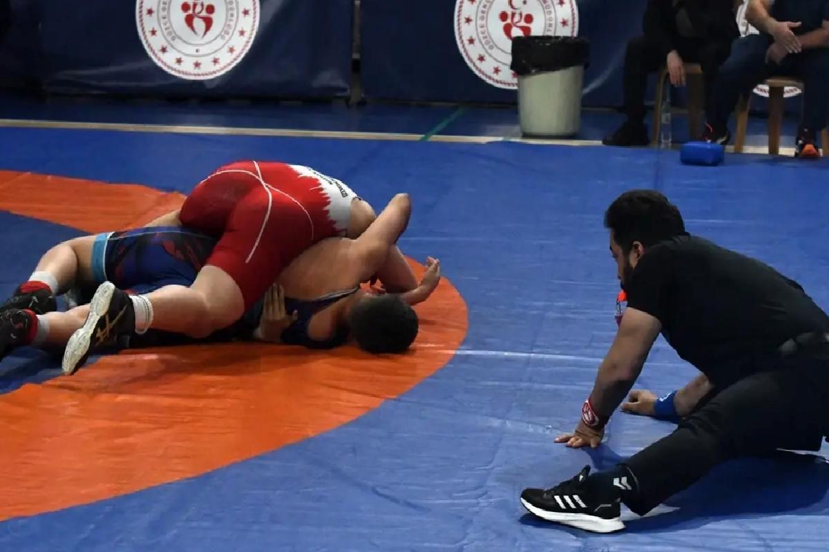 Okul Sporları Güreş Şampiyonası Düzce’de Tamamlandı