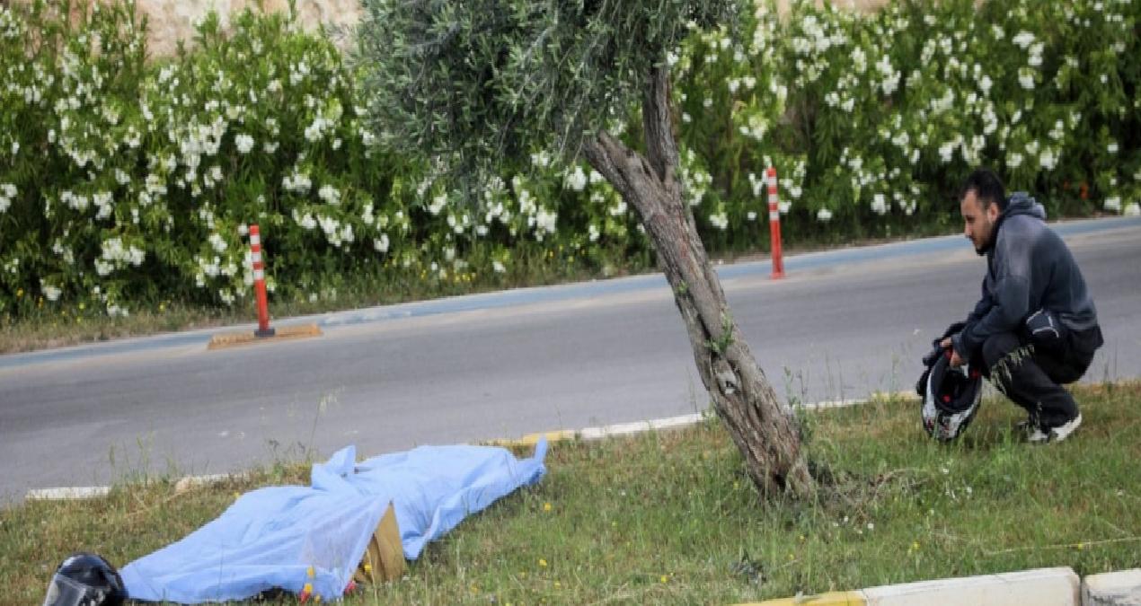Ölen arkadaşının başında saatlerce bekledi