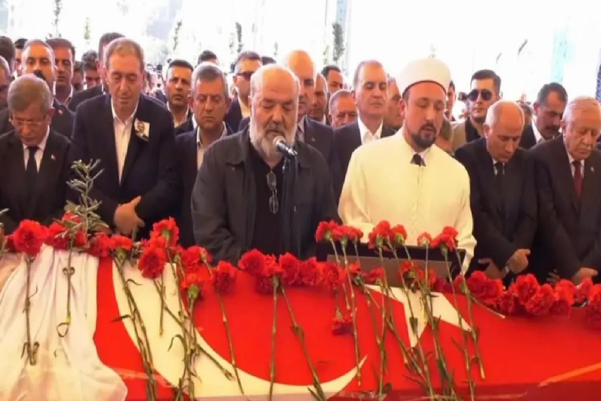 Önder’in cenaze namazını vasiyeti üzerine İhsan Eliaçık kıldırdı