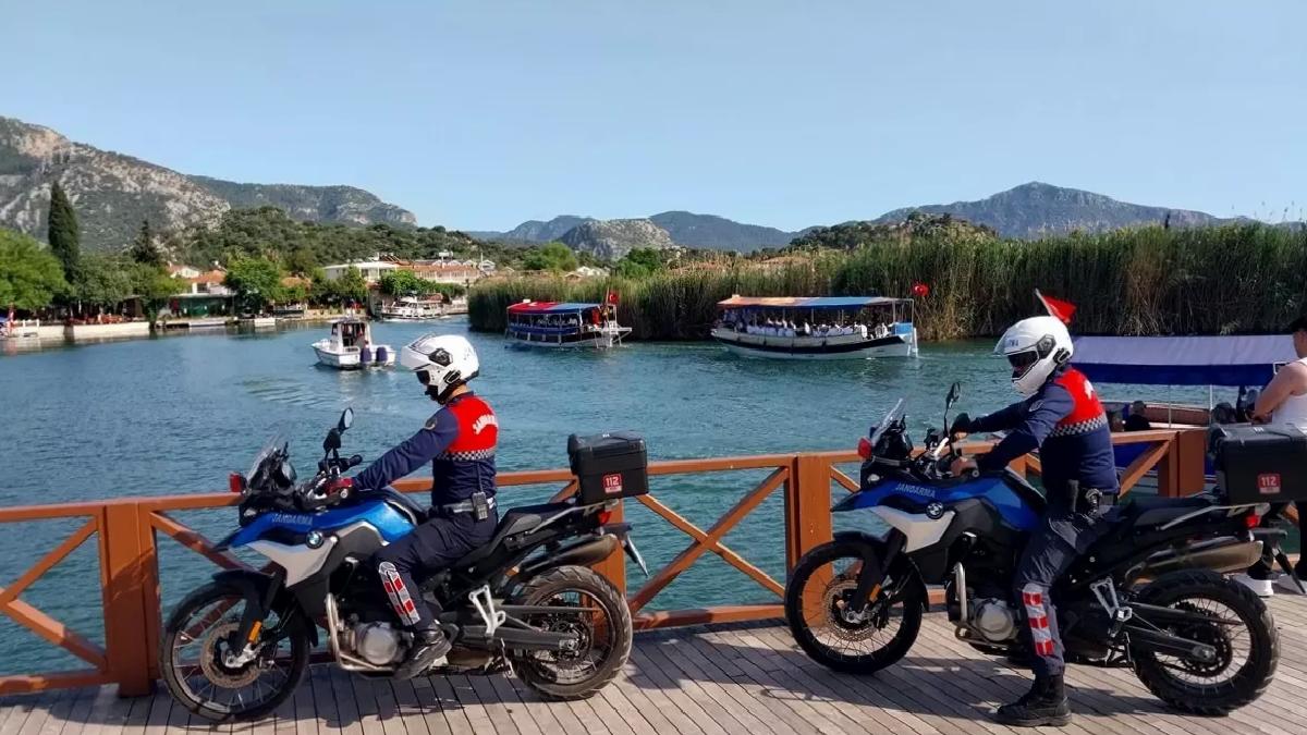 Ortaca’da Gençlik Bayramı Teknede Kutlandı