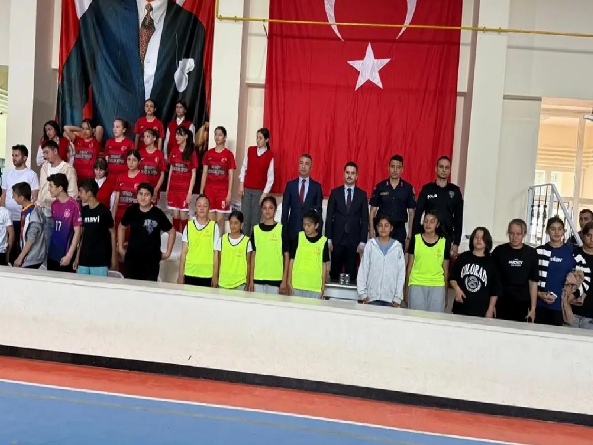 Ortaköy ilçesinde voleybol turnuvası düzenlendi