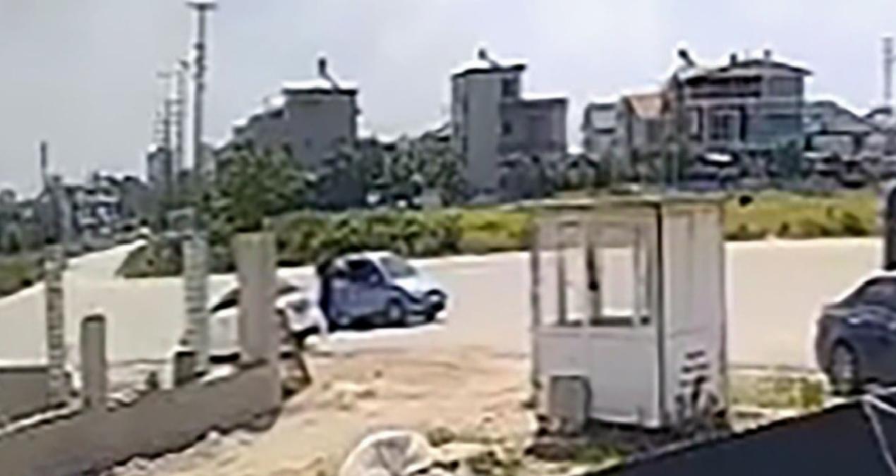 Otomobillerden 450 bin lira ve 1000 avro çaldılar