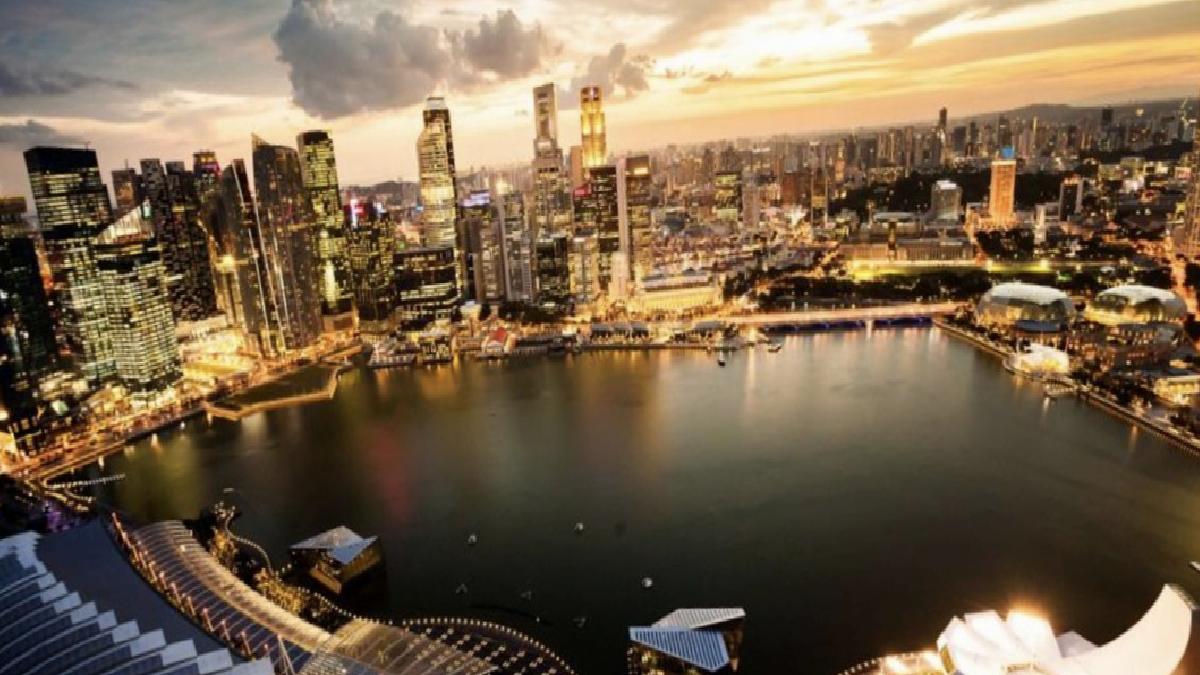 Oy kullanmanın zorunlu olduğu Singapur, bugün sandık başında