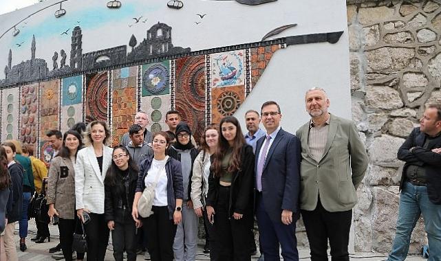 Özel gereksinimli bireylerden 770 parçalık seramik pano