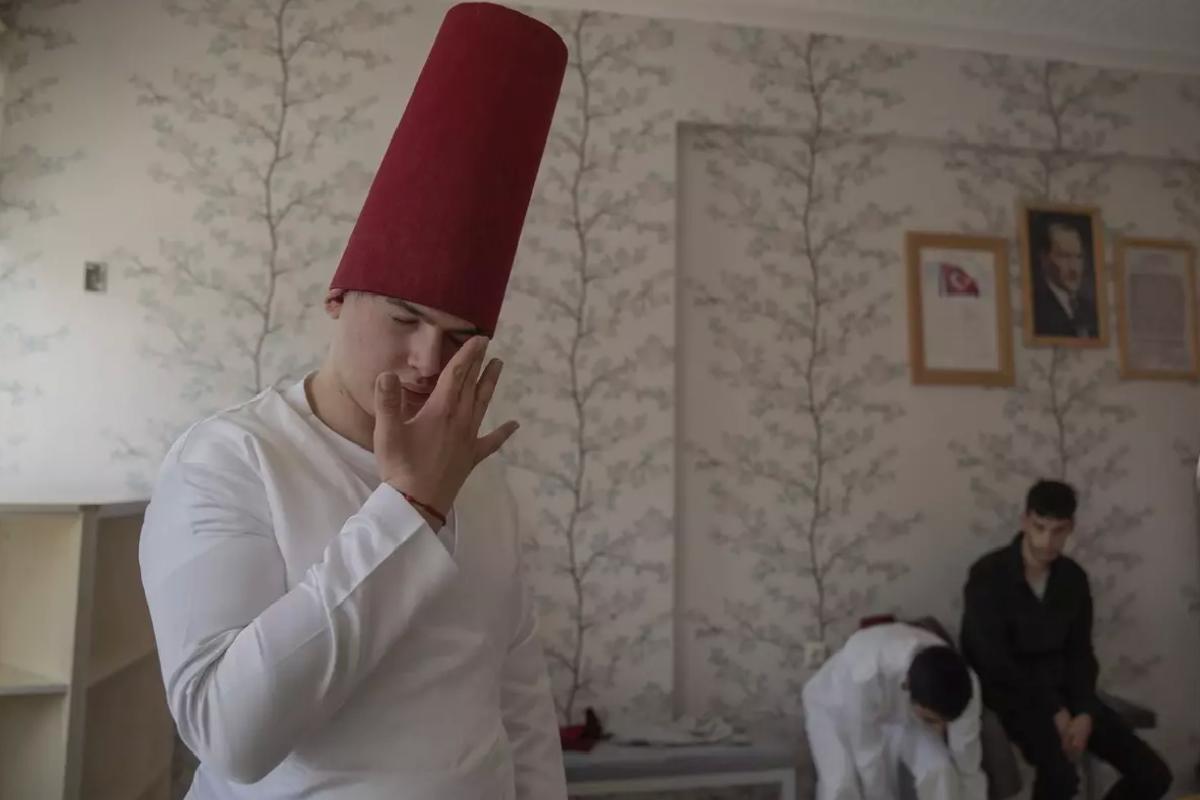 Özel Gereksinimli Öğrenciler Semazen Gösterisi Düzenliyor