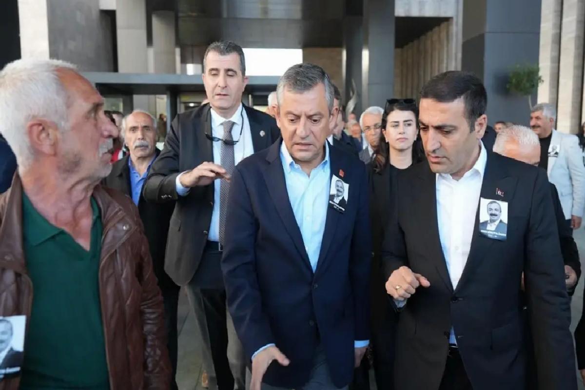 Özel, yumruklu saldırıyla ilgili bir ismi işaret etti: Organizasyonun içinde değilse de sorumlu