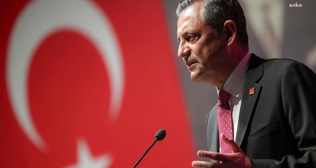 Özgür Özel’den gönderme: Biz sokakta yürüyemeyenlerden değiliz