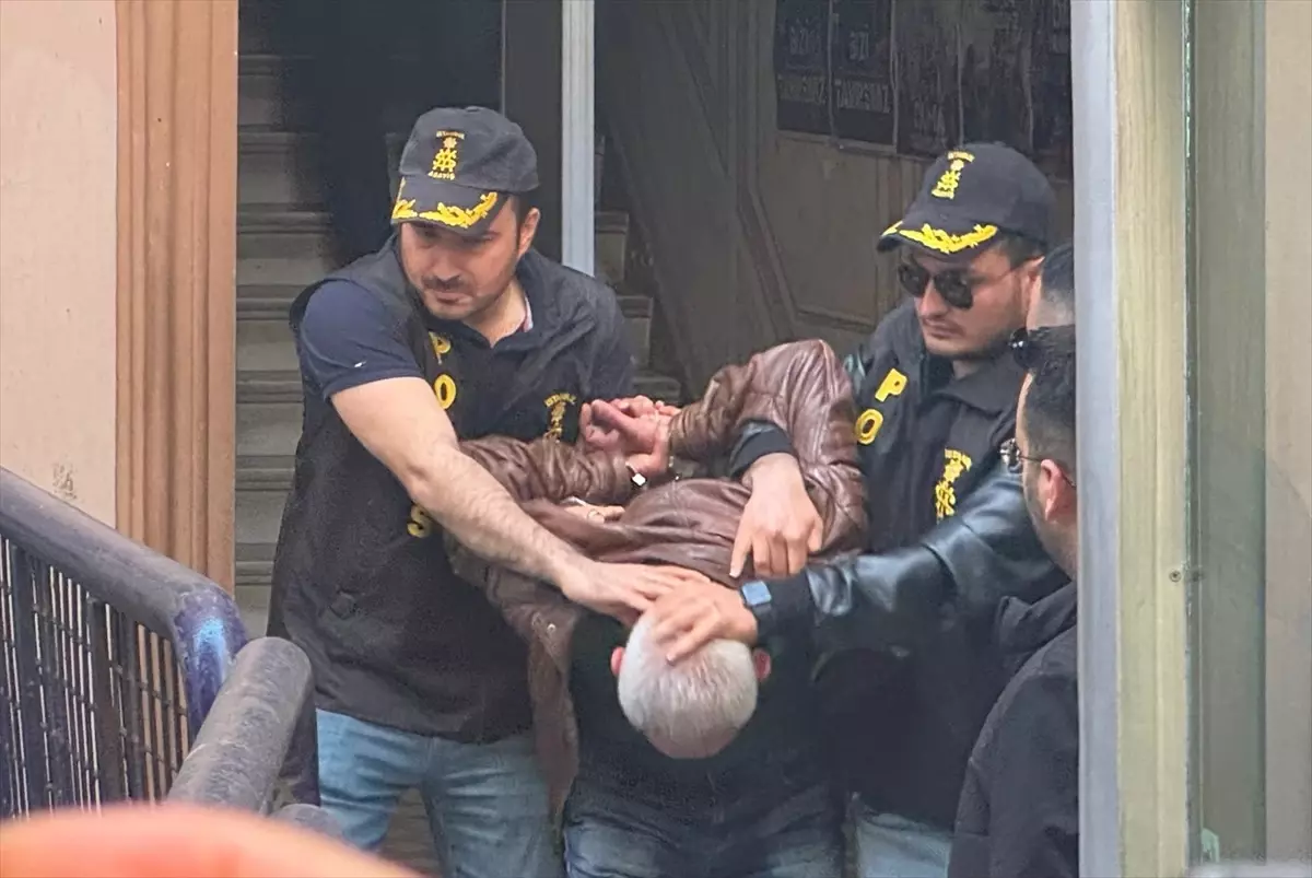 Özgür Özel’e Yumruklu Saldırı