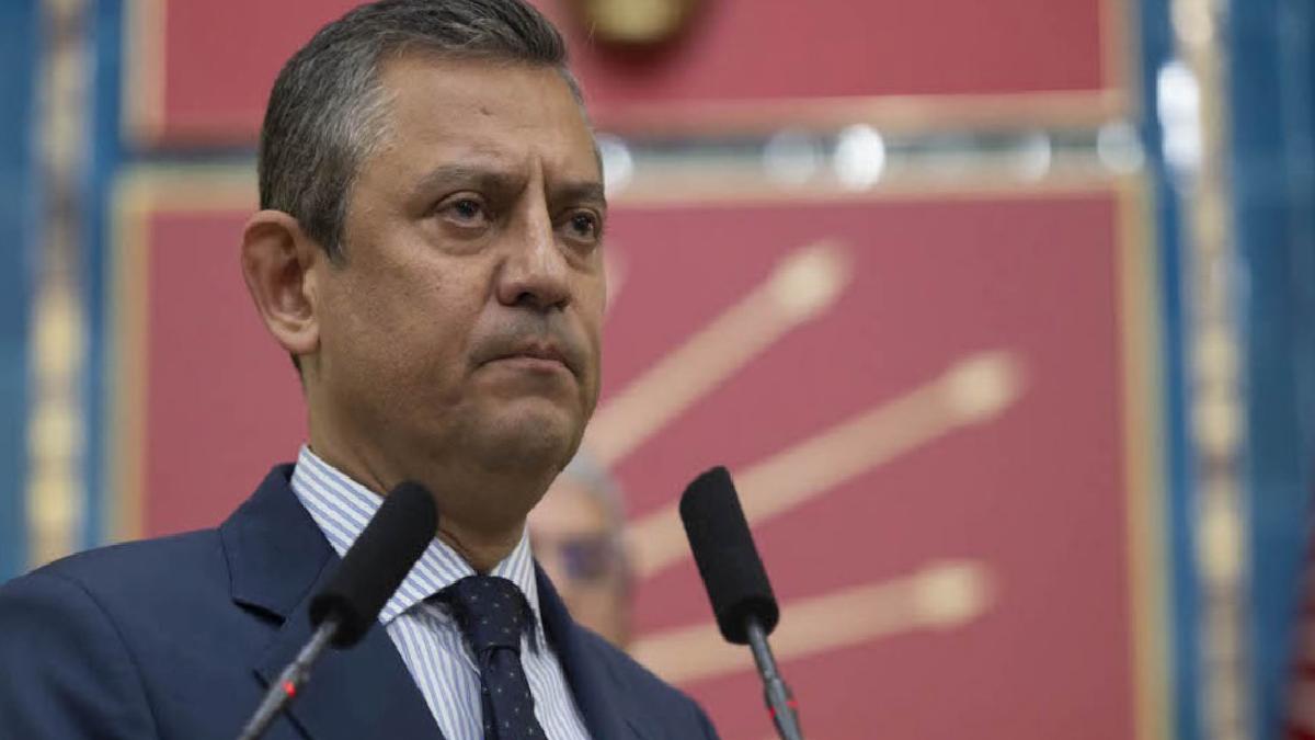 Özgür Özel’in Konya mitinginde, Konyalı olmaması dikkat çekti