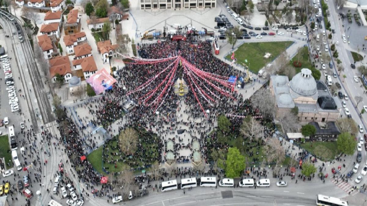 Özgür Özel’in Konya’da miting yaptığı alan boş kaldı