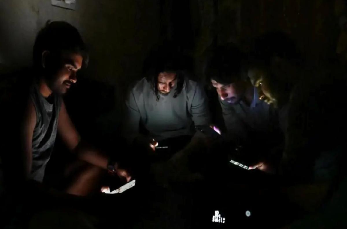 Pakistan-Hindistan Gerginliği: Elektrik Kesintileri Başladı