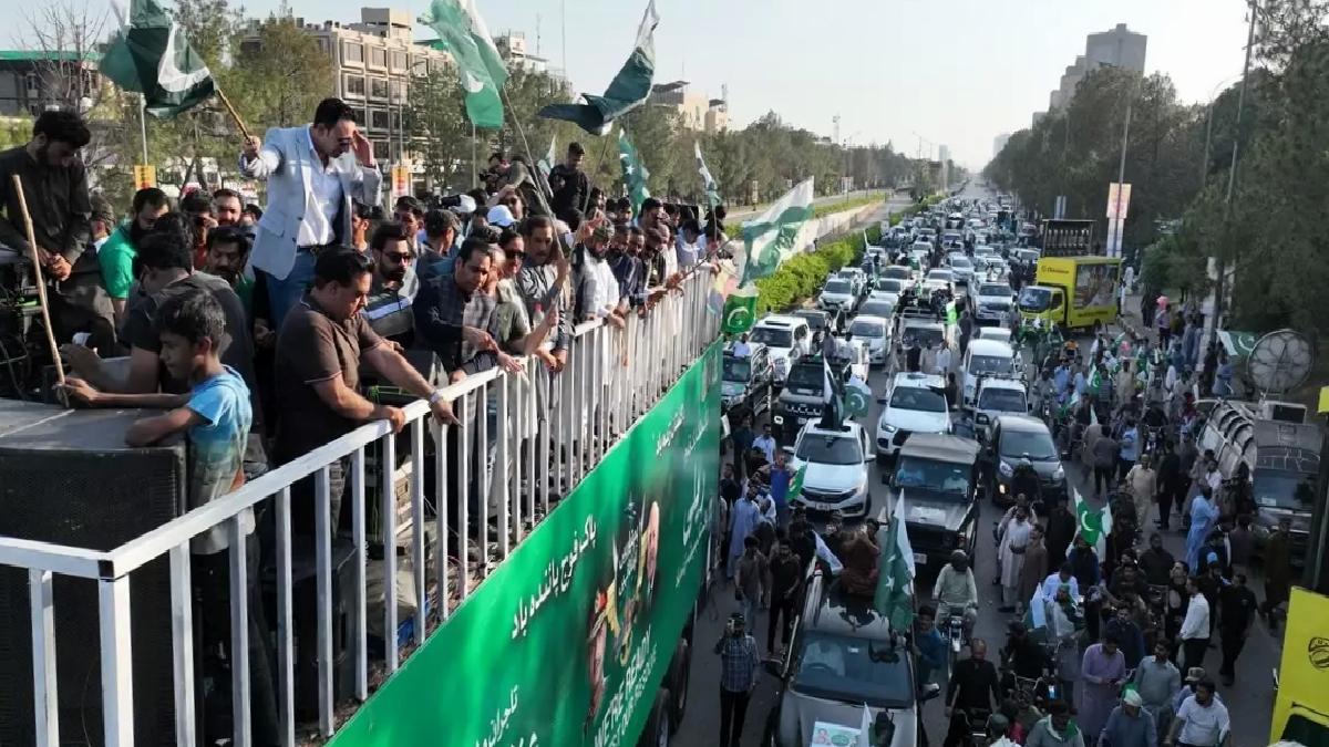 Pakistan’da Orduya Destek Gösterileri