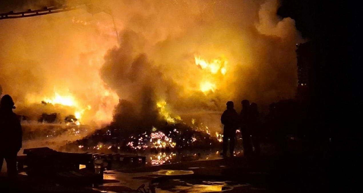 Palet fabrikasında korkutan yangın! Ekipler alevleri kontrol altına aldı
