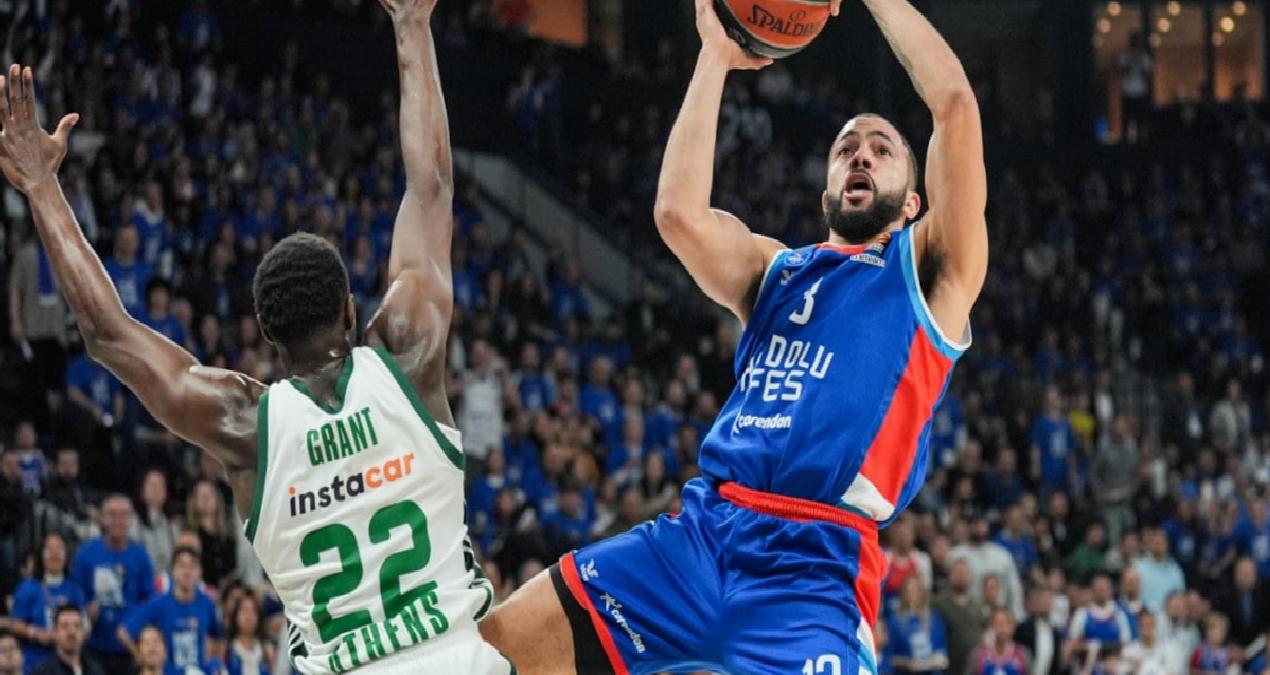 Panathinaikos’u yenen Anadolu Efes seriyi son maça taşıdı