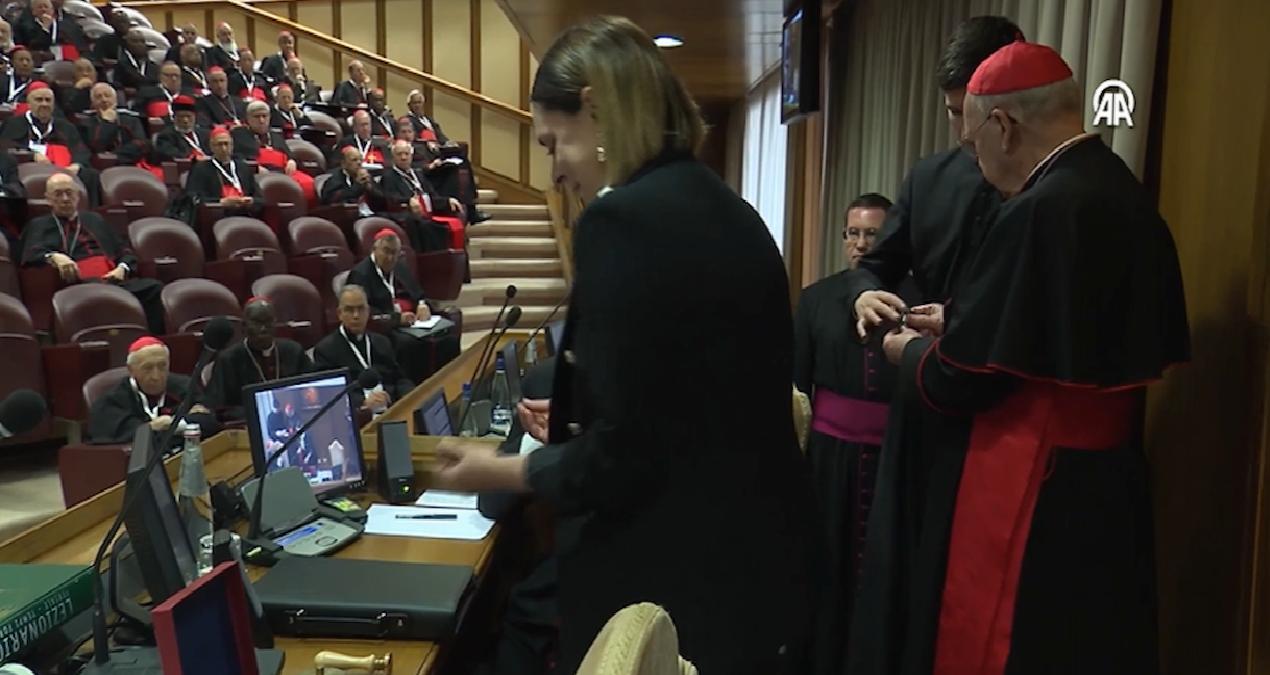 Papa Franciscus’un balıkçı yüzüğü ve kurşun mührü imha edildi
